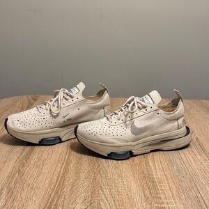 Nike Cream Athletic Shoes N. 354